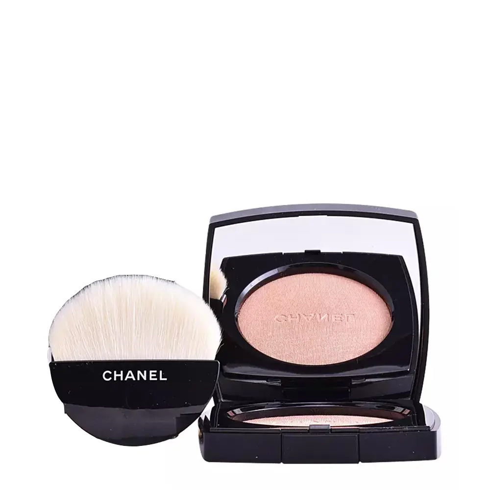 CHANEL POUDRE LUMIRE #20-warm gold CHANEL POUDRE LUMIRE #20-warm gold