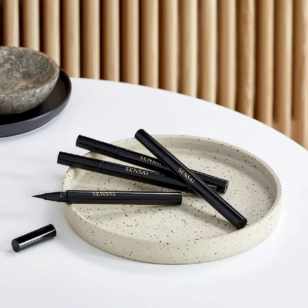 SENSAI DESIGNING liquid eyeliner #02-deep brown SENSAI DESIGNING liquid eyeliner #02-deep brown - Image 3