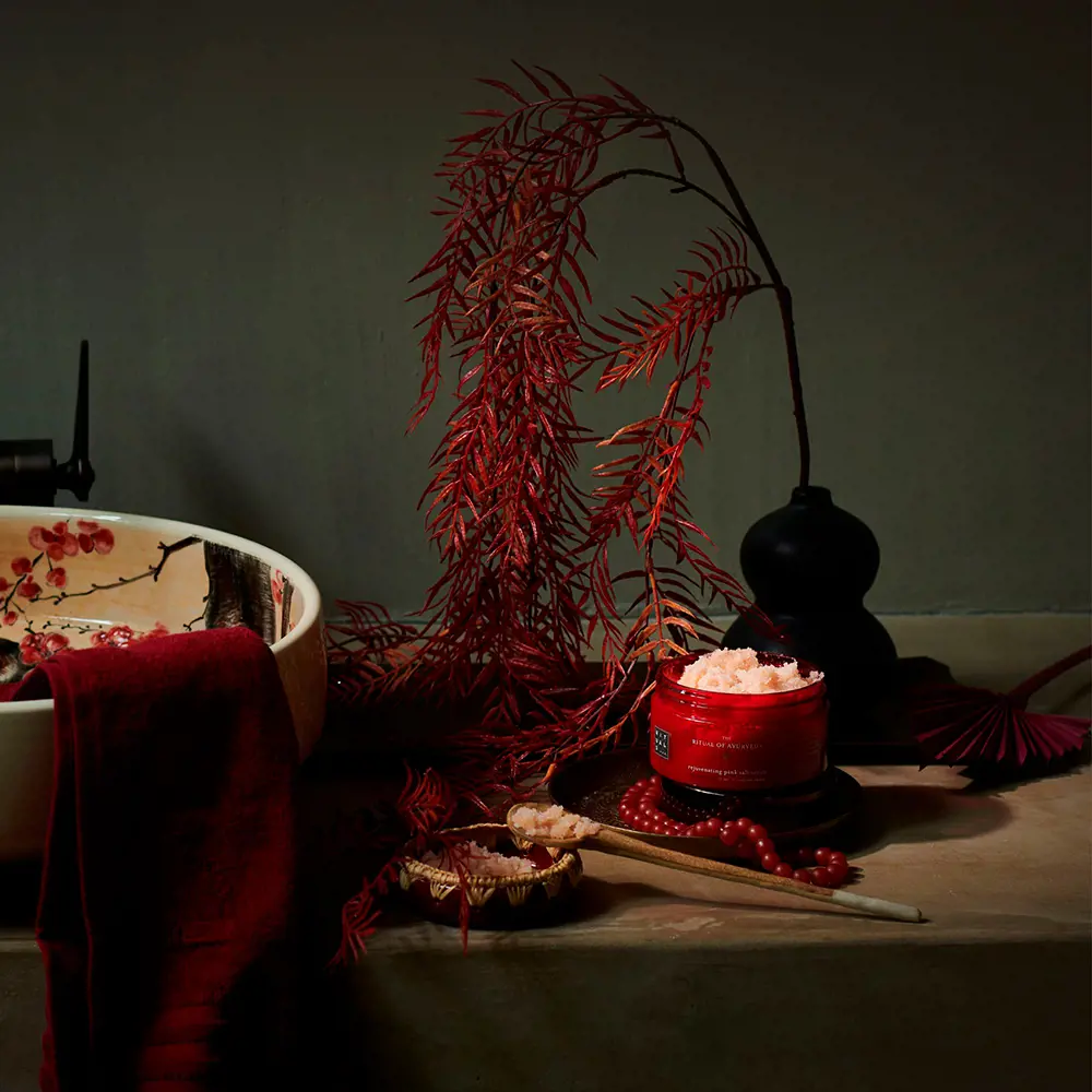 RITUALS THE RITUAL OF AYURVEDA rejuvenating body scrub 300 gr