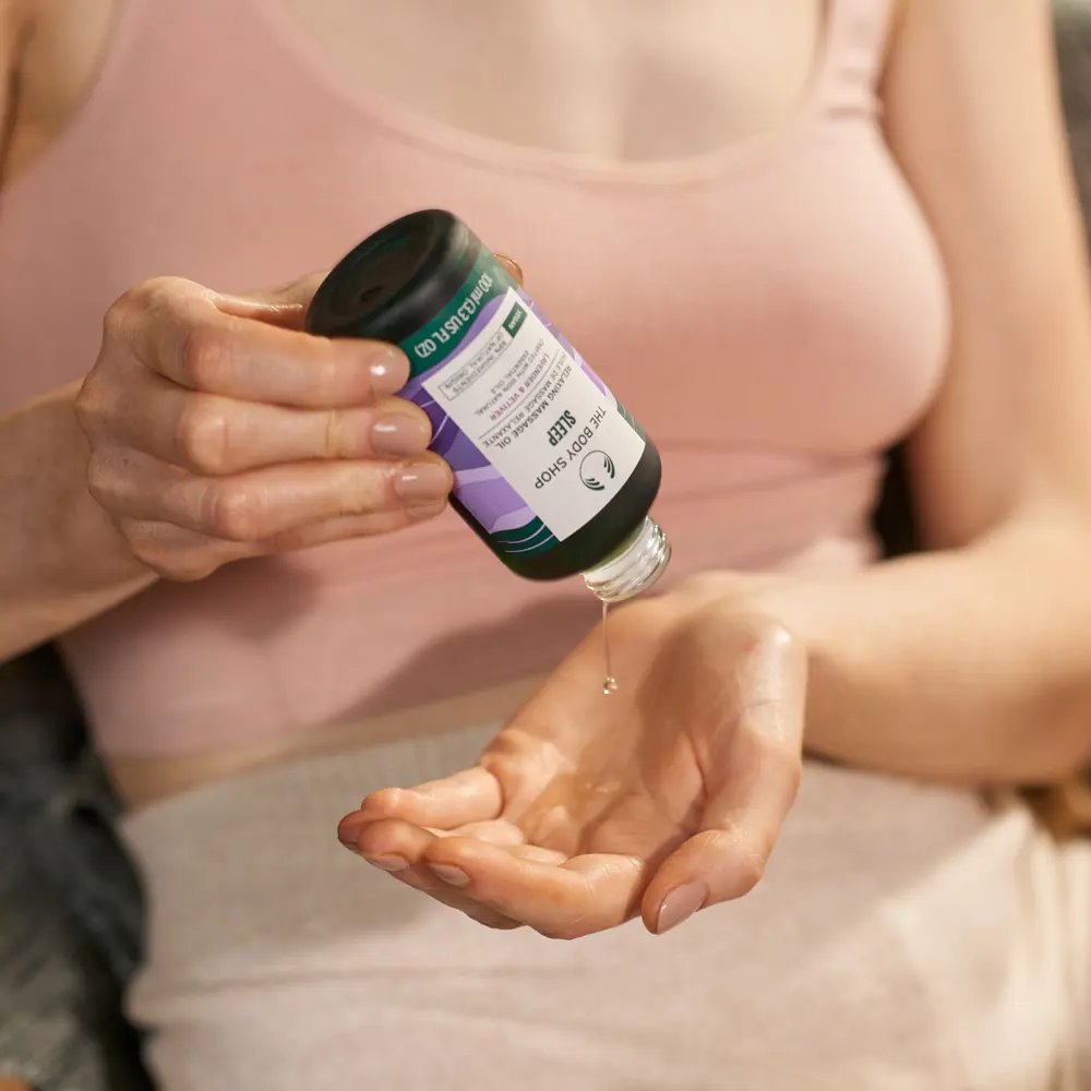 THE BODY SHOP Olio da massaggio SLEEP alla lavanda e vetiver 100 ml THE BODY SHOP Olio da massaggio SLEEP alla lavanda e vetiver 100 ml