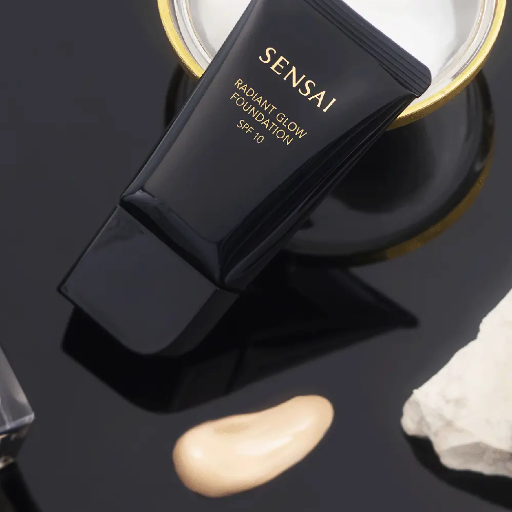 SENSAI RADIANT GLOW foundation SPF10 #204-Honey Beig 30 ml SENSAI RADIANT GLOW foundation SPF10 #204-Honey Beig 30 ml - Image 3