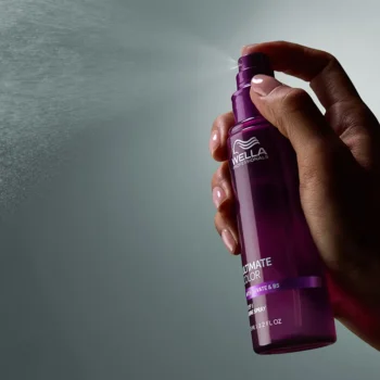 <span class="notranslate">WELLA PROFESSIONALS ULTIMATE COLOR</span> shine and smoothness spray for color-treated hair 95 ml