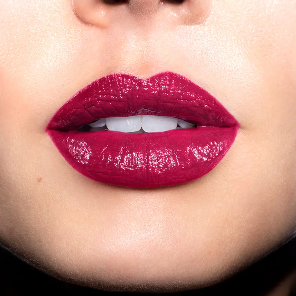 REVLON MASS MARKET SUPER LUSTROUS lipstick #440-cherries in the snow REVLON MASS MARKET SUPER LUSTROUS lipstick #440-cherries in the snow - Image 3