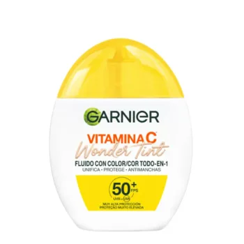 GARNIER Vitamin C Wonder Tint Fluid with Color SPF50+ #light 40 ml